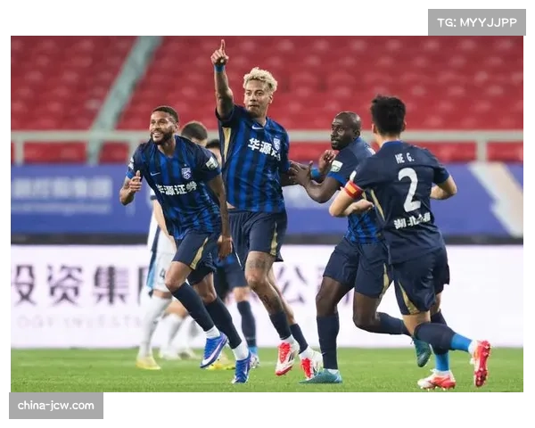 武汉三镇四比一大胜大连英博 巴西中场绍尔传射建功 武汉三镇四比一大胜大连英博 巴西中场绍尔传射建功